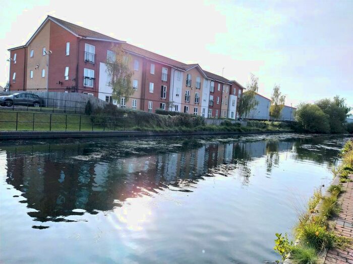 2 Bedroom Flat To Rent In Kingfisher House, Kingfisher Way, Tipton, DY4