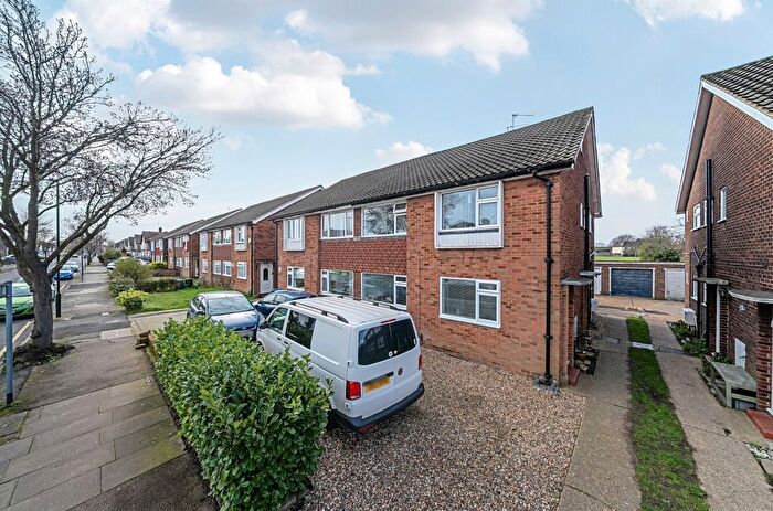 3 Bedroom Maisonette For Sale In Nursery Avenue, Bexleyheath, Kent, DA7