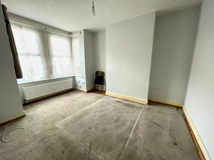 4 Bedroom Terraced House To Rent In St. Johns Road, Barking, IG11