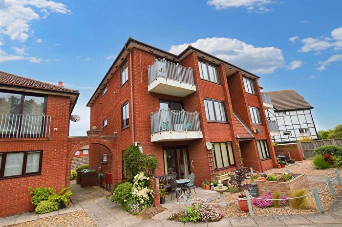 2 Bedroom Flat For Sale In Holt Road, Sheringham, NR26