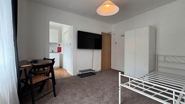 Studio To Rent In North Circular Road, Neasden, Brent, London, NW2