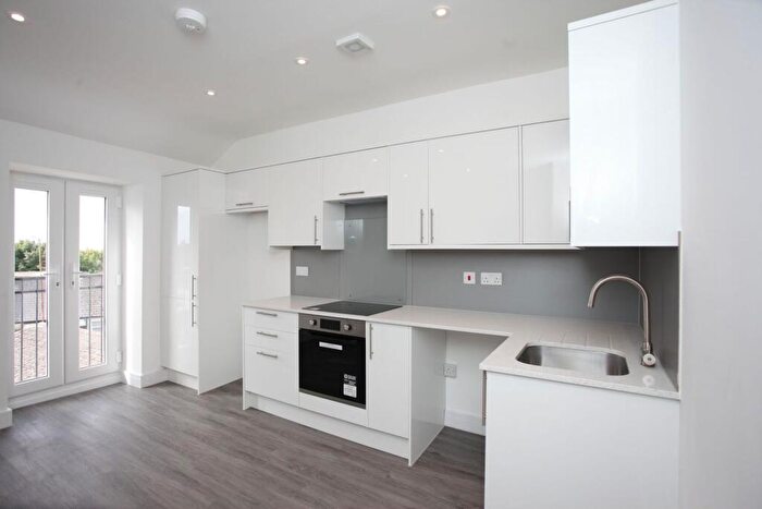 3 Bedroom Flat To Rent In Holton Road, Barry, CF63