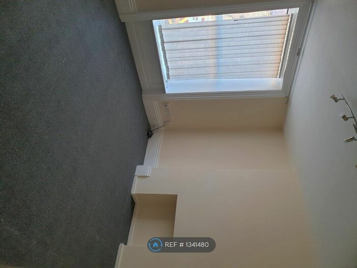 2 Bedroom Flat To Rent In Marsh, Huddersfield, HD1