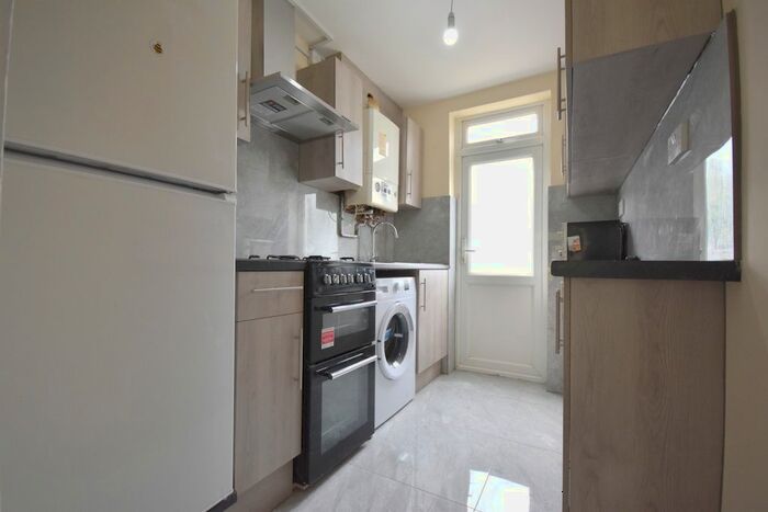 3 Bedroom Terraced House To Rent In Windermere Road, Streatham, SW16