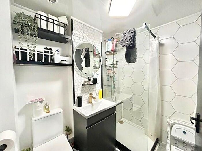 1 Bedroom Flat To Rent In Bishops Court, Blanford Close, RM7