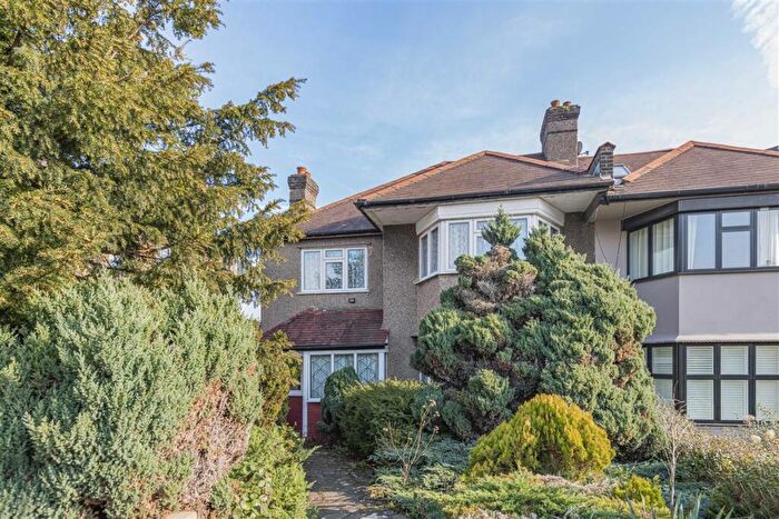 4 Bedroom Semi-Detached House For Sale In Chambers Lane, NW10