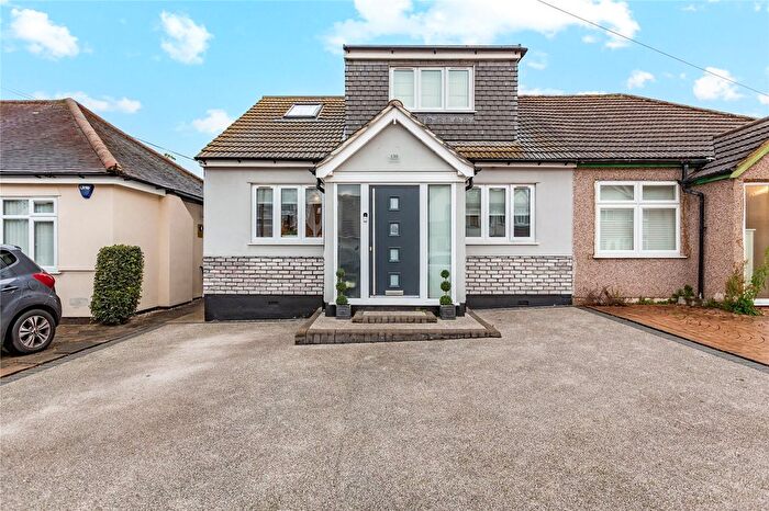 3 Bedroom Bungalow For Sale In Burnway, Hornchurch, RM11