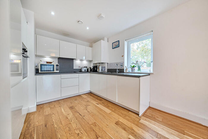 2 Bedroom Flat For Sale In Ash Tree Close, Orpington, BR6