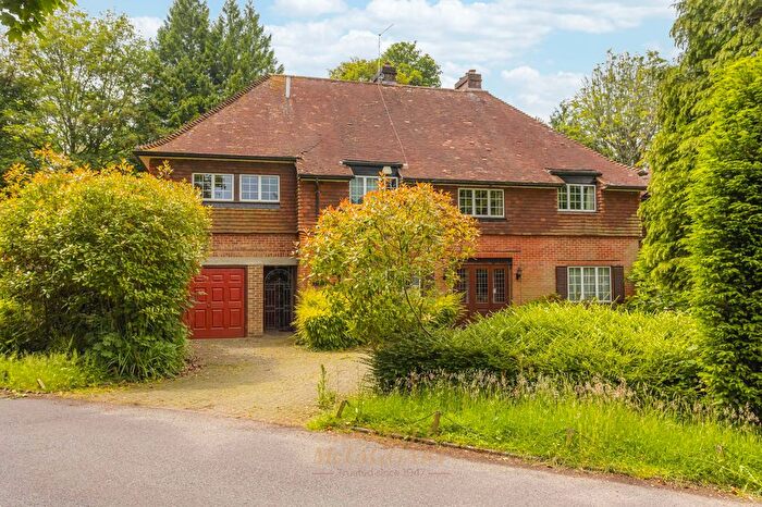 5 Bedroom Link Detached House For Sale In Worsted Lane, East Grinstead, RH19
