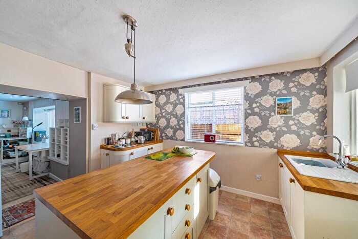 2 Bedroom Cottage For Sale In St Thomas Street, Wells, BA5