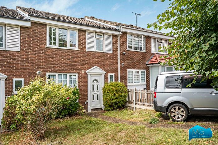 3 Bedroom Terraced House To Rent In Firs Avenue, Friern Barnet, London, N11