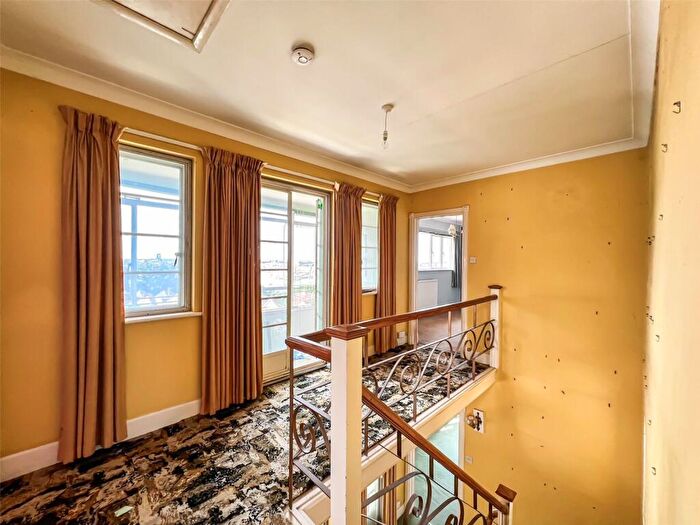 3 Bedroom Detached House For Sale In Bitterne Way, Southampton, Hampshire, SO19