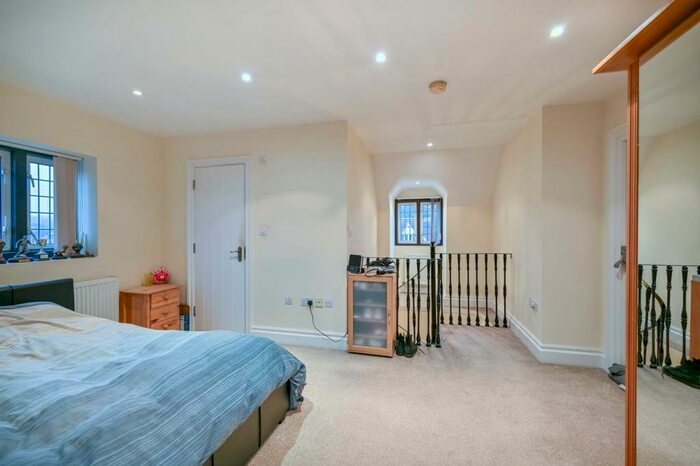 1 Bedroom Flat To Rent In Hatch Lane, Windsor, SL4