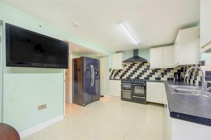 5 Bedroom Town House To Rent In Gressenhall Road, London, SW18