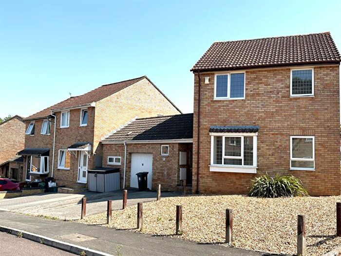 3 Bedroom Link Detached House To Rent In Ashbourne Close, Bristol, BS30