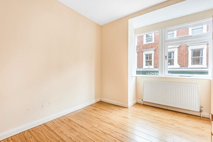 2 Bedroom Flat To Rent In High Street, Banbury, OX16