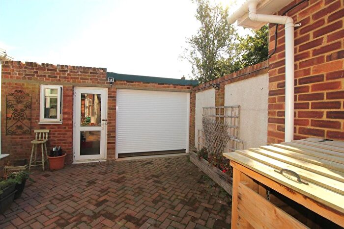 2 Bedroom Detached Bungalow For Sale In Kings Road, Minster-On-Sea, ME12