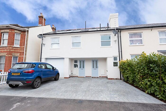 2 Bedroom Terraced House To Rent In Cross Street, North Camp, GU14