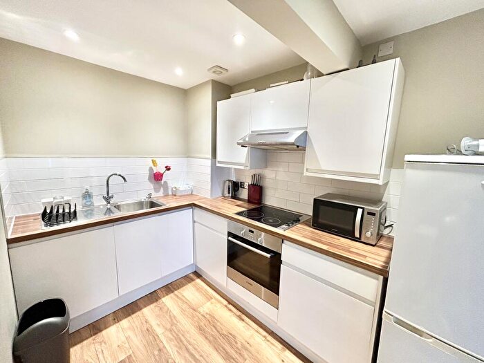 2 Bedroom Apartment To Rent In South Parade, Southsea, PO4