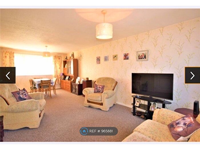 3 Bedroom Terraced House To Rent In Selborne Avenue, Aldershot, GU11