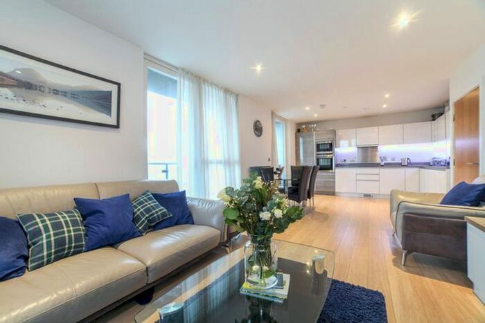 2 Bedroom Flat To Rent In Robsart Street, Brixton, London, SW9