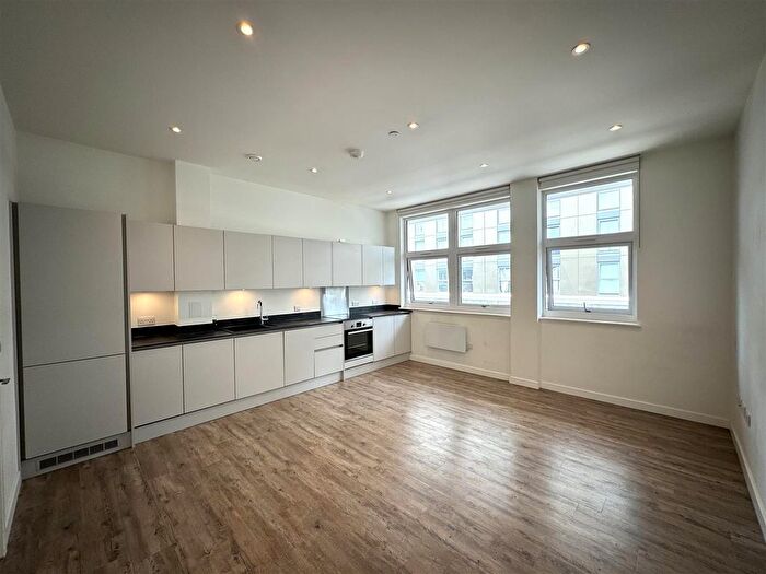 1 Bedroom Flat To Rent In London Road, Staines-Upon-Thames, TW18