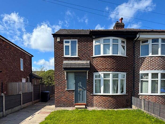 3 Bedroom Semi-Detached House For Sale In Park Road, Stretford, ., M32
