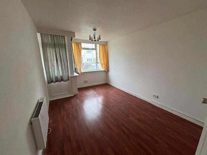 2 Bedroom Flat To Rent In Buckingham Place, BN1