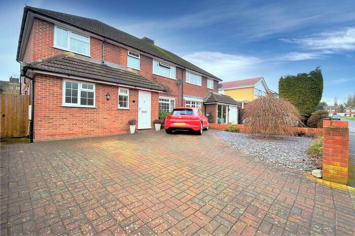 4 Bedroom Semi-Detached House To Rent In Brill Close, Maidenhead, Berkshire, SL6