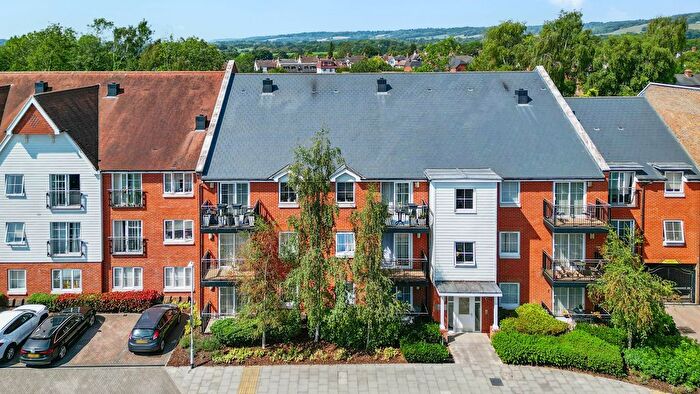 2 Bedroom Flat For Sale In Mere Road, Dunton Green, TN14