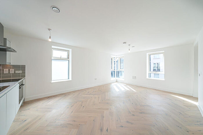 2 Bedroom Flat For Sale In Northcote Road, London, SW11