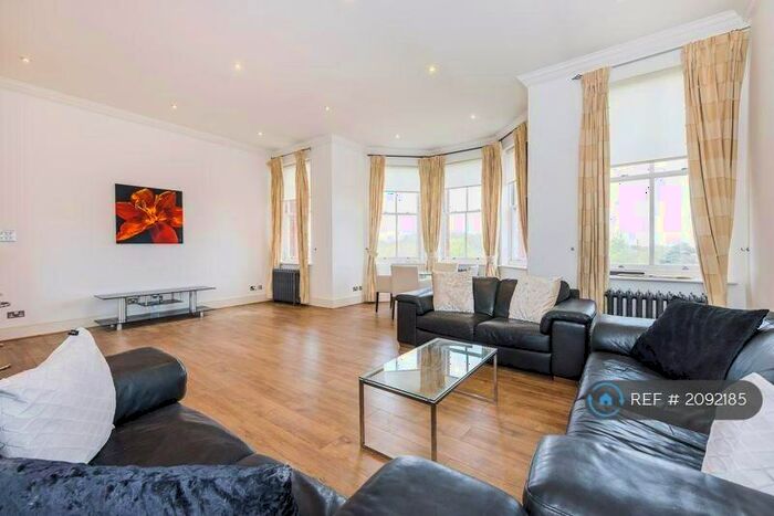 3 Bedroom Flat To Rent In Devonshire House, Woodford Green, IG8