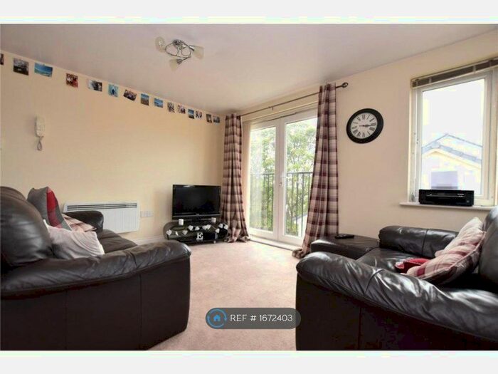 2 Bedroom Flat To Rent In Ash Court, Leeds, LS14