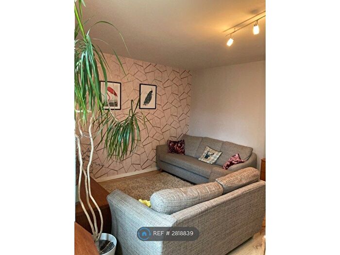 2 Bedroom Flat To Rent In Colson Way, London, SW16