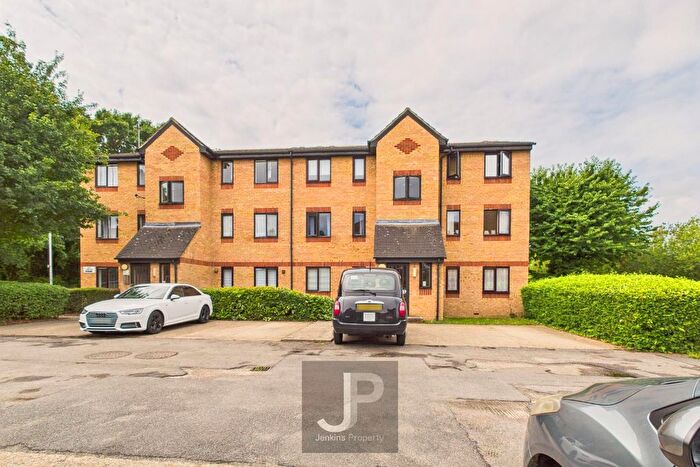 1 Bedroom Flat For Sale In Latimer Drive, Hornchurch, RM12