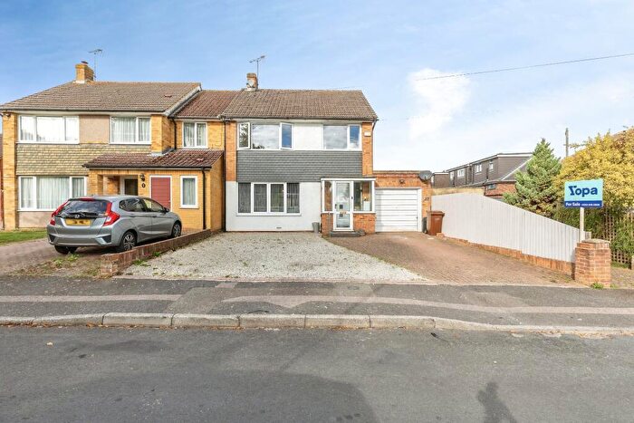 3 Bedroom Detached House For Sale In Brockenhurst Close, Rainham, Gillingham, ME8