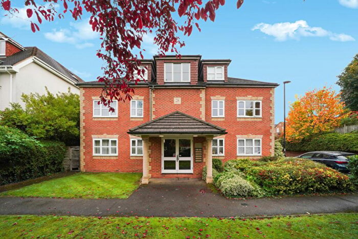 2 Bedroom Flat For Sale In Hollycroft Close, South Croydon, CR2