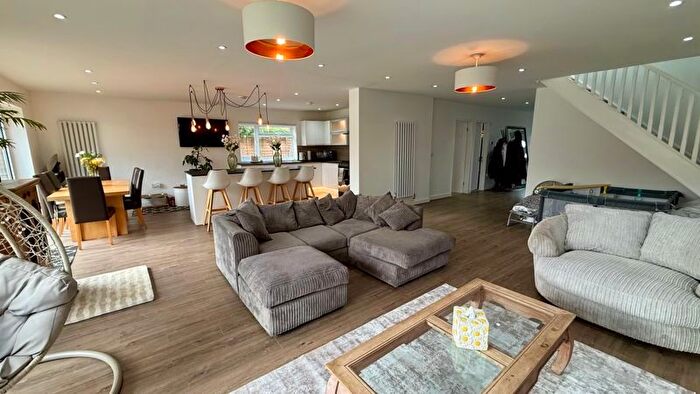 5 Bedroom Detached House For Sale In Netley Firs Road, Hedge End, SO30