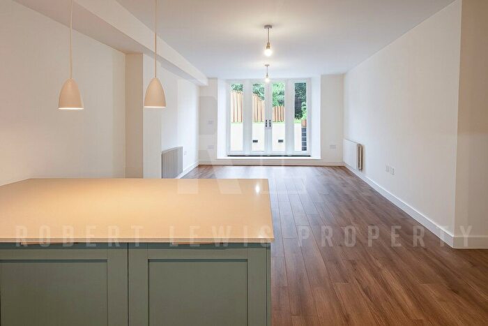 4 Bedroom Flat To Rent In Donovan Avenue, London, N10