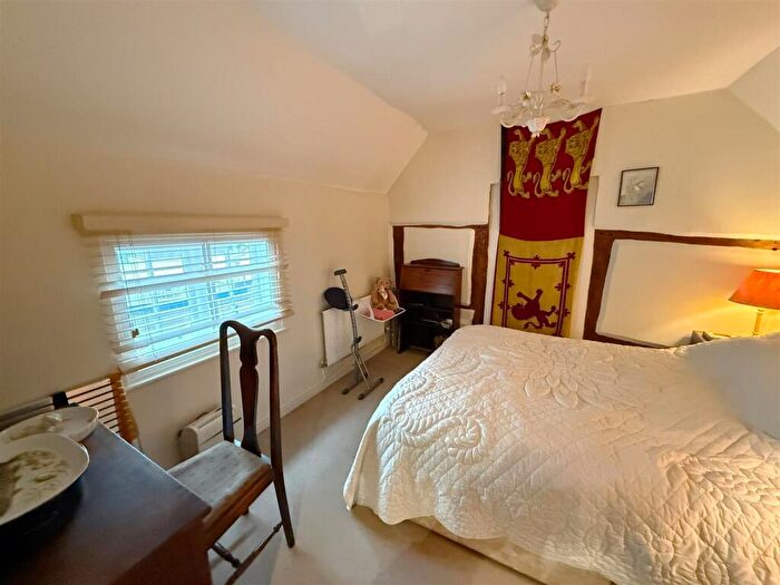 2 Bedroom Character Property For Sale In Ferry Lane, Alveston, CV37