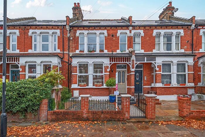 2 Bedroom Maisonette For Sale In Hardwicke Road, London, N13