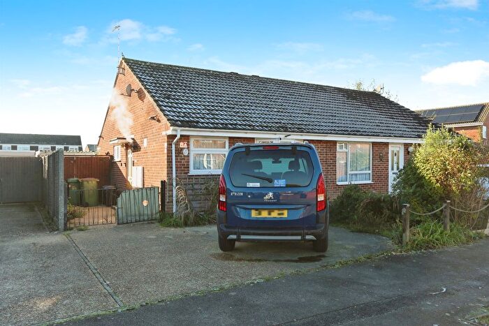 2 Bedroom Semi Detached Bungalow For Sale In Sovereign Drive, Botley, Southampton, SO30