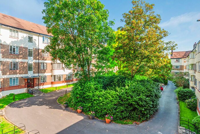 2 Bedroom Flat To Rent In Edge Hill Court, Wimbledon, SW19