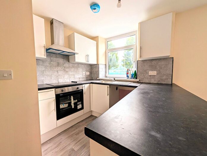 2 Bedroom Flat To Rent In Bridge Street, Tonypandy, CF40