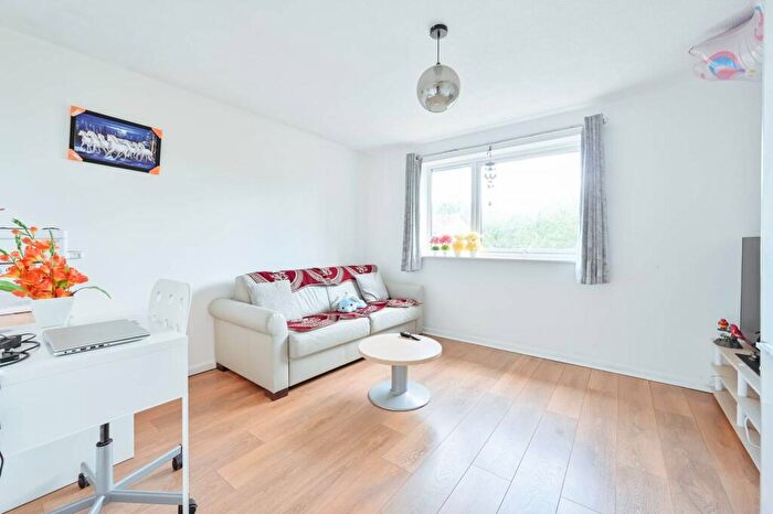 1 Bedroom Flat To Rent In Valley Green, , Hemel Hempstead, HP2