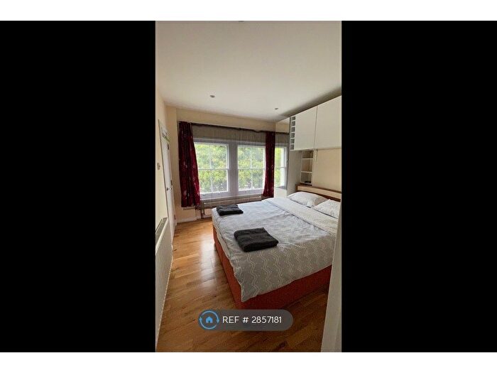 1 Bedroom Flat To Rent In Vauxhall Grove, London, SW8