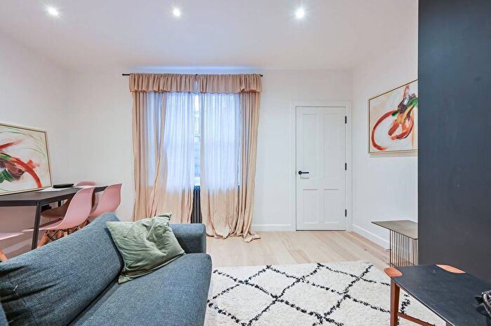 1 Bedroom Flat For Sale In Bow Road, Bow, London, E3