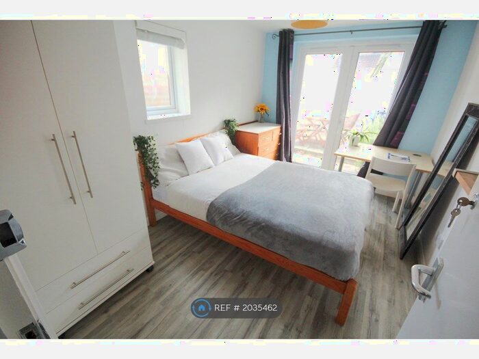 5 Bedroom Terraced House To Rent In Telephone Road, Southsea, PO4