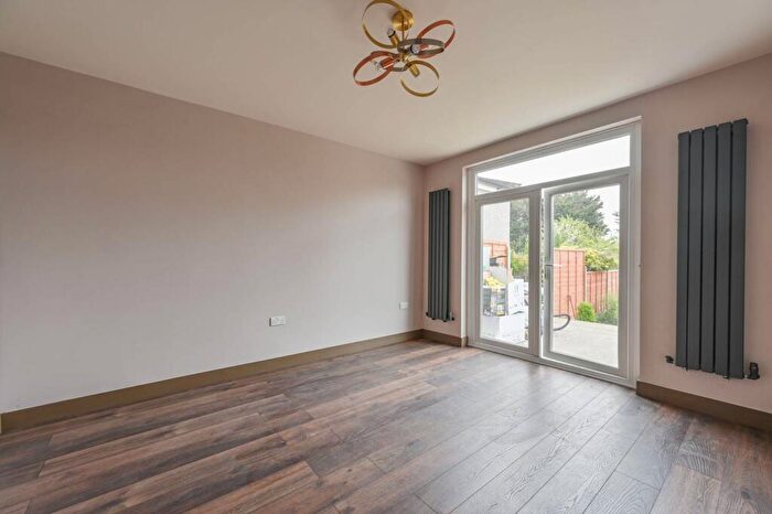 3 Bedroom Semi-Detached House To Rent In Glenthorne Gardens, Sutton Common, Sutton, SM3