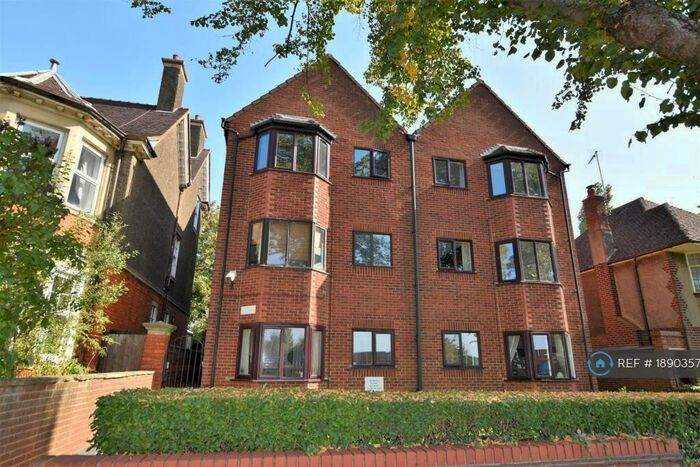 1 Bedroom Flat To Rent In Queens Park Parade, Northampton, NN2